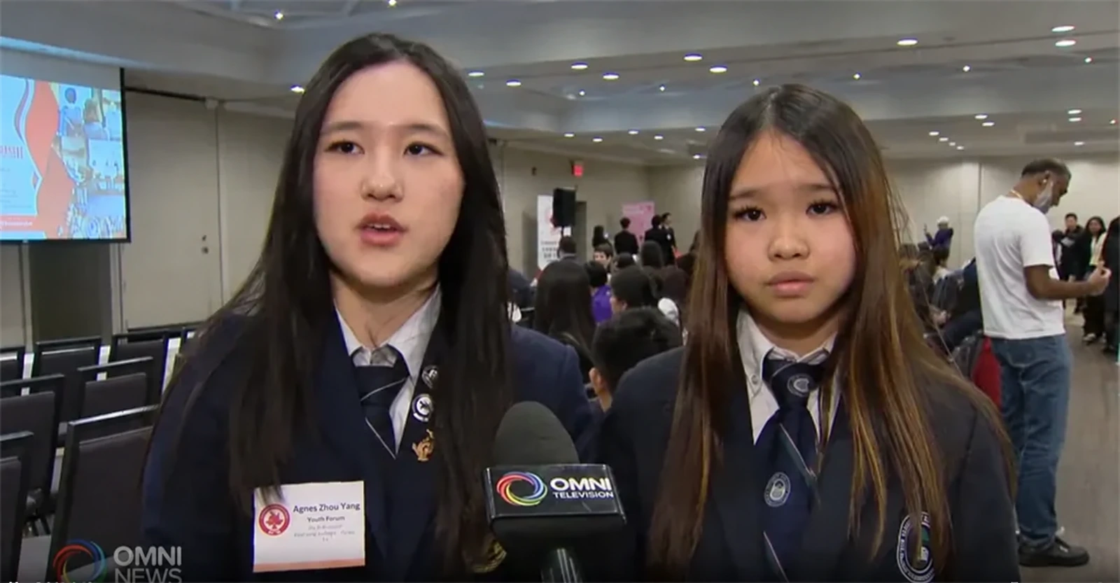 学生接受 OMNI 电视采访