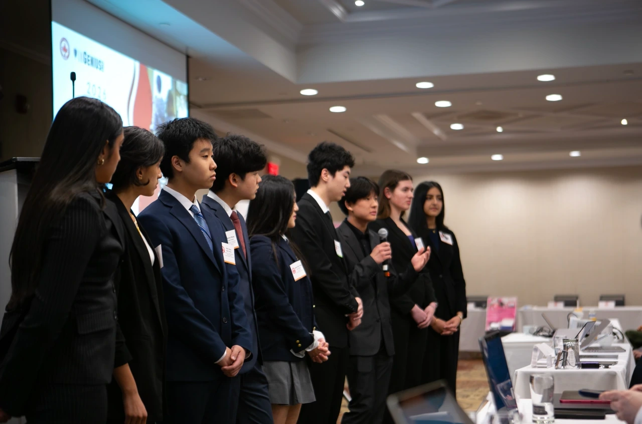学生团队走上峰会舞台